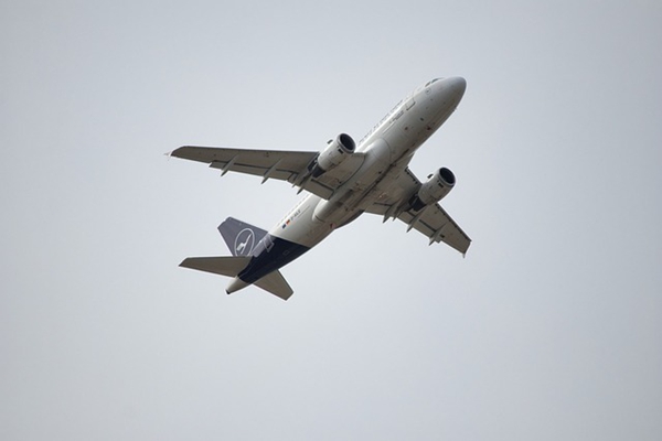 易倍体育Emc物流的限时空运(图1)