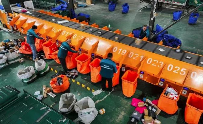 从“高速”到“高质”快递业赋能实体经济发展(图1)